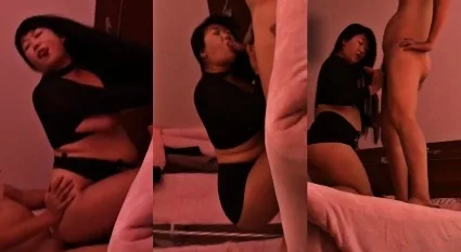 高颜值熟女红光卧室里跪着深喉 双手紧抱大腿不放 尽兴侍奉到嘴角全是水光